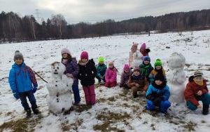 Zabawy pierwszaków na śniegu (7)